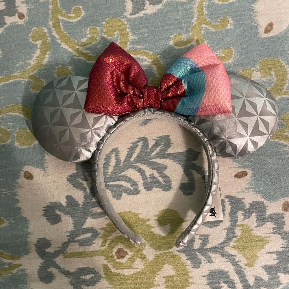 Disney Minnie Mickey Epcot Ears Bubblegum Wall